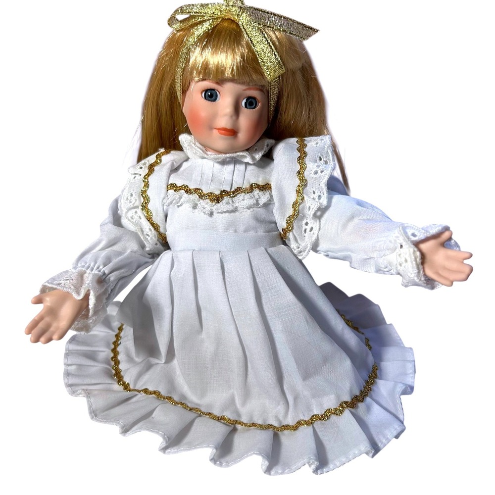 Vintage 1999 Heritage Collection‎ Porcelain Doll Kneeling White Gold Gown Blonde